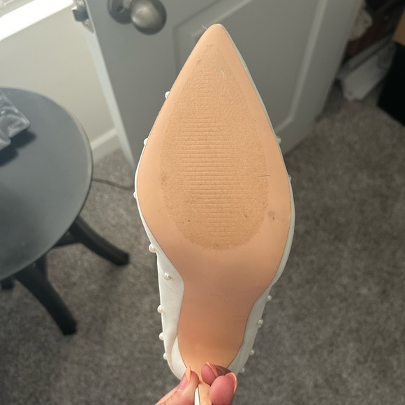 LULU PEARL HEELS 🤍 - Picture 3 of 3